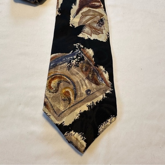 Lord & Taylor Tie 100% Silk Short 54” x 3.5” Handmade Necktie Black and Cream - Picture 5 of 9